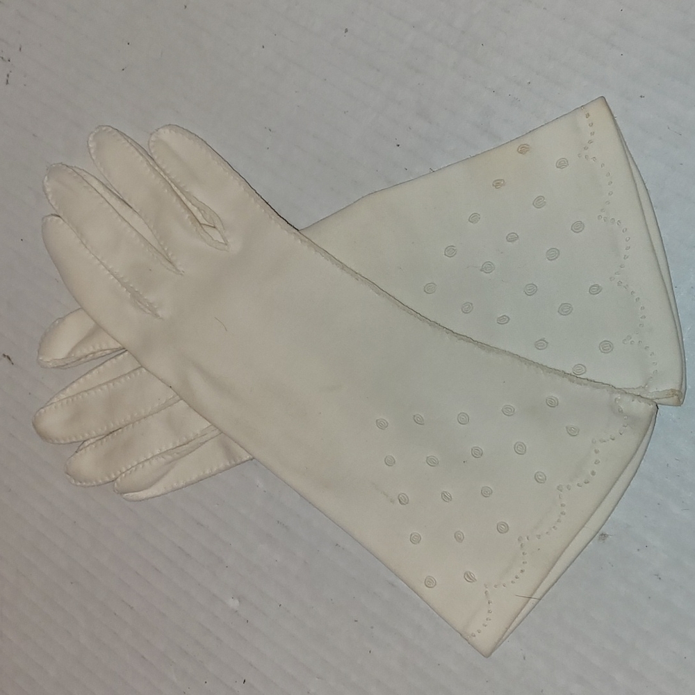 Vintage White Formal Gloves